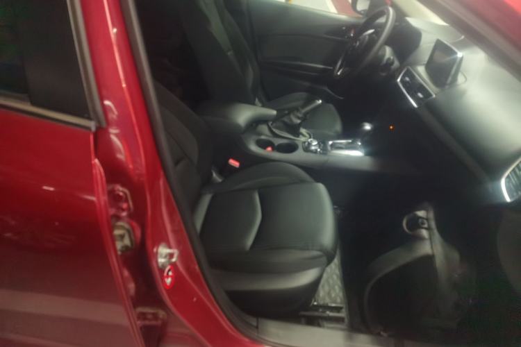 Used Mazda 3 Axela 2016 Sedan 1.5L Automatic Comfort Model