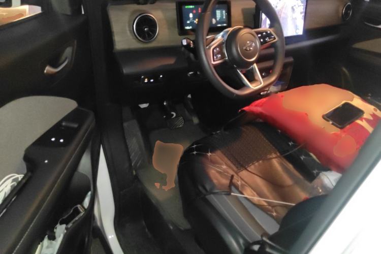 Used Ruichi EC75 2025 Model Passenger Vehicle Smart Driving Ultra-Charging Edition Pioneer II 50.1 kWh
