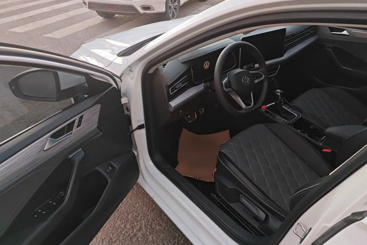 Used Volkswagen Sagitar 2025 300TSI DSG Excellence Edition Driver Seat