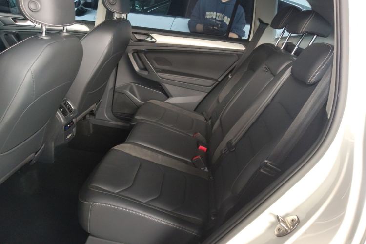 Used Volkswagen Tiguan L 2020 330TSI Automatic Two-Wheel Drive Panoramic Comfort Edition China VI Standard Left Rear Seat