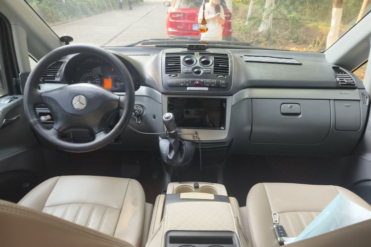 Used Mercedes-Benz Vito 2013 3.0L Elite Edition Center Console