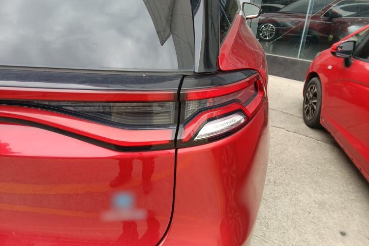 Used BYD Tang New Energy 2018 DM 2.0T All-Wheel Drive Smart Connectivity Luxury Model 7 Seats China V Emission Standard Right Rear Taillight