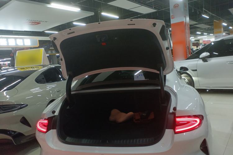 Used Xiaomi Auto SU7 2024 Four-Wheel Drive Ultra-Long Range Advanced Intelligent Driving Max Edition