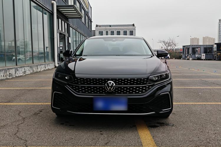 Used Volkswagen Passat 2022 330TSI Starry Luxury Edition – Exclusive Special Edition