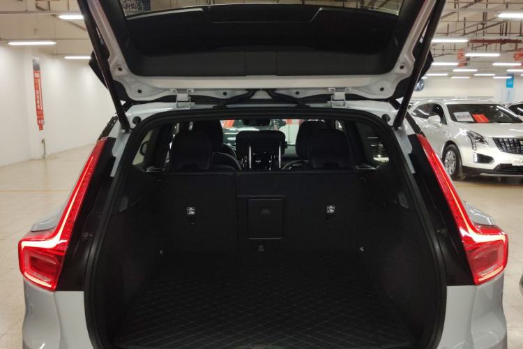 Used Volvo XC40 New Energy 2022 Four-Wheel Drive High-Performance Version Trunk