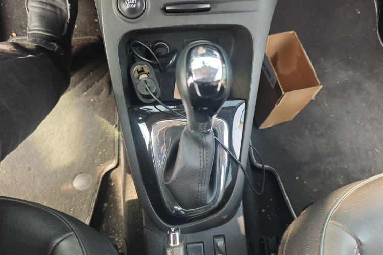 Used Renault Captur 2015 1.2T Automatic Luxury First Edition Gear Lever