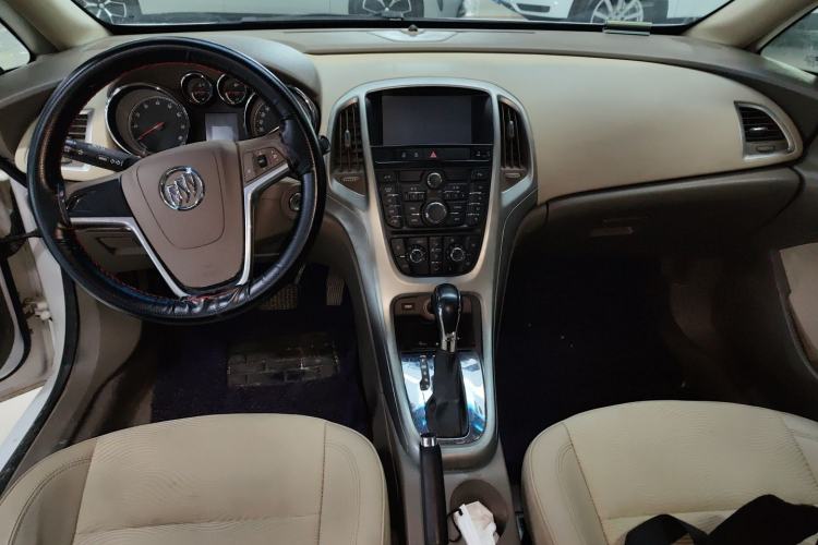 Used Buick GT 2013 GT 1.6L Automatic Fashion Edition Center Console