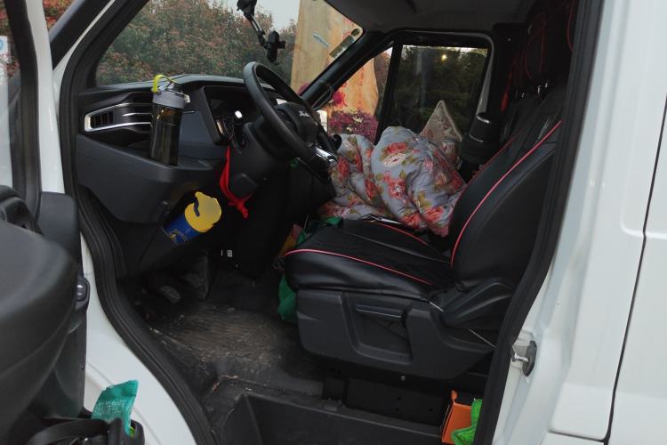 Used JMC Fushun 2022 2.0T Manual Van Long Wheelbase High Roof 3-Seater