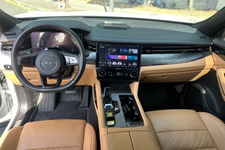 Used Lynk & Co 09 2021 2.0T Halo Six-Seater
