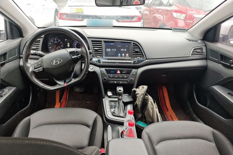 Used Hyundai Elantra (6th Generation / Lingdong) 2018 1.4T Dual-Clutch Xuan Dong · Dynamic Edition Center Console