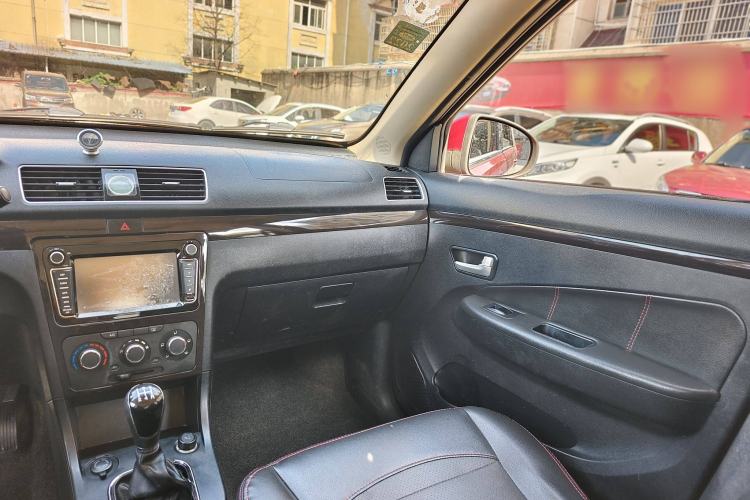 Used Dongfeng Fengon 360 2015 1.5L Manual Luxury 7-Seater China IV Standard
