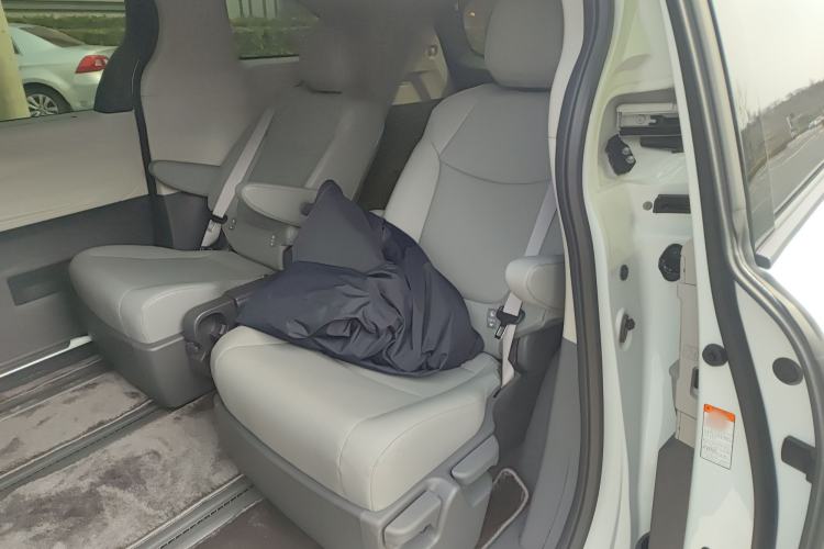 Used Toyota Granvia 2024 2.5L Hybrid Comfort Edition