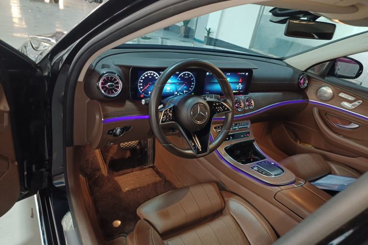 Used Mercedes-Benz E-Class New Energy 2022 Second Facelift E 350 e L Plug-in Hybrid Sports Sedan Center Console