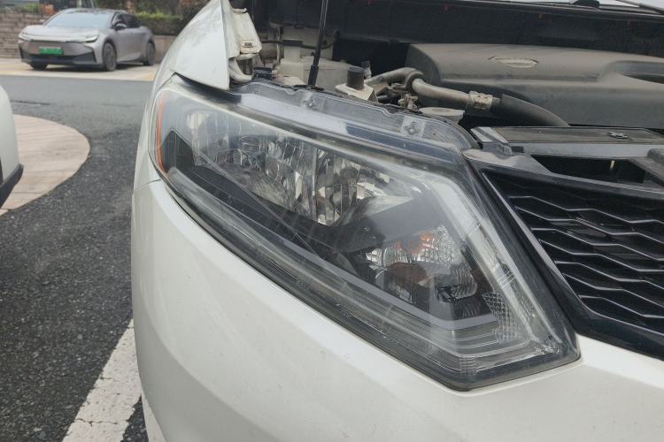 Used Nissan X-Trail 2015 2.0L CVT Comfort MAX Edition 2WD Right Front Headlight