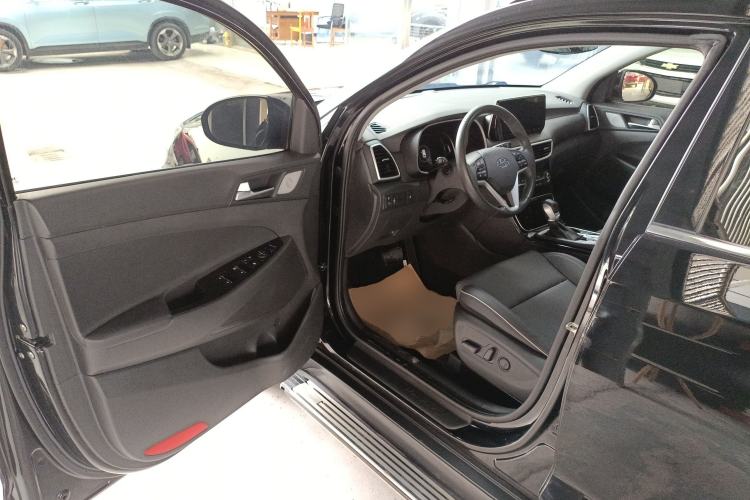 Used Hyundai Tucson 2019 280TGDi Dual-Clutch Two-Wheel Drive Fashion Edition China VI Standard Driver Seat