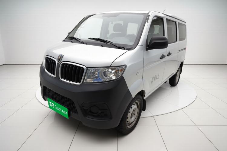 Used Jinbei Hiace X30 2023 1.5L Super-Comfortable Passenger Van 5/6/7-Seater Non-Air-Conditioned Version Model SWC15M