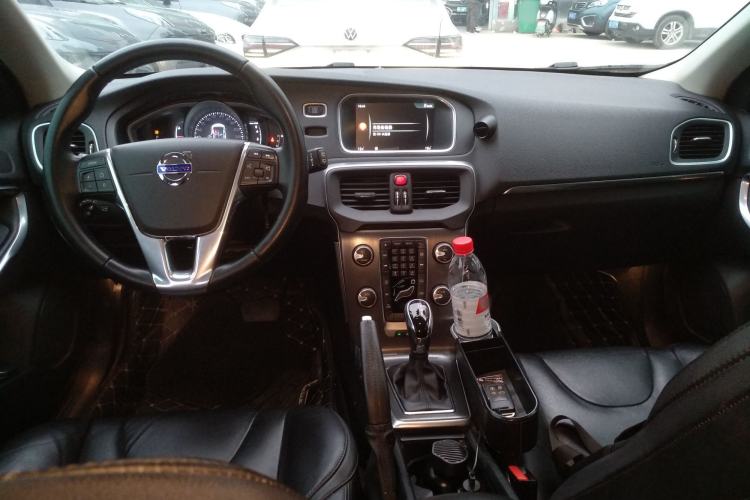 Used Volvo V40 2016 T3 Zhiyi Edition
