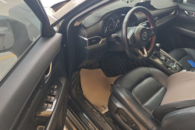 Used Mazda CX-5 2017 2.5L Automatic 4x4 Flagship Version China VI Standard Driver Seat