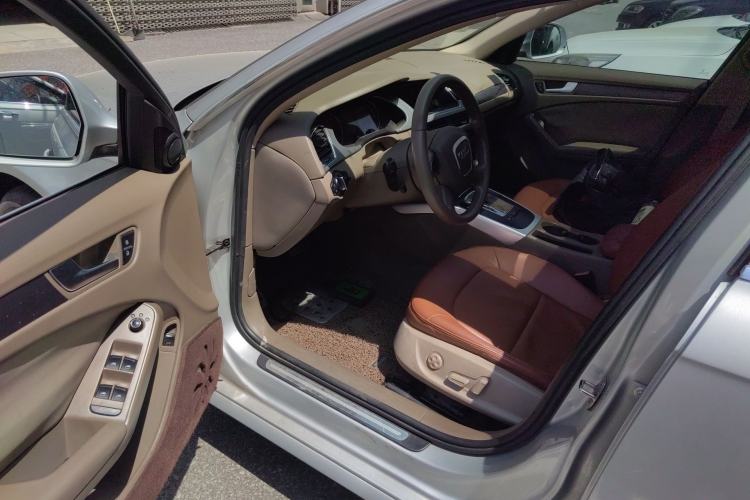 Used Audi A4L 2012 2.0 TFSI automatic standard version Driver Seat