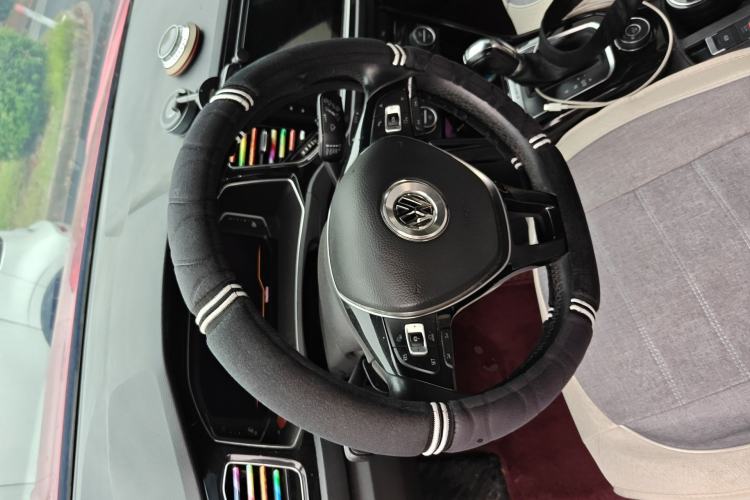 Used Volkswagen T-ROC 2018 280TSI DSG Four-Wheel Drive Luxury Version China V Emission Standard Steering Wheel