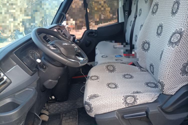 Used JMC Fushun 2023 2.0T Manual Short-Wheelbase Mid-Top Commercial Multi-Purpose 6-Seater Passenger Vehicle