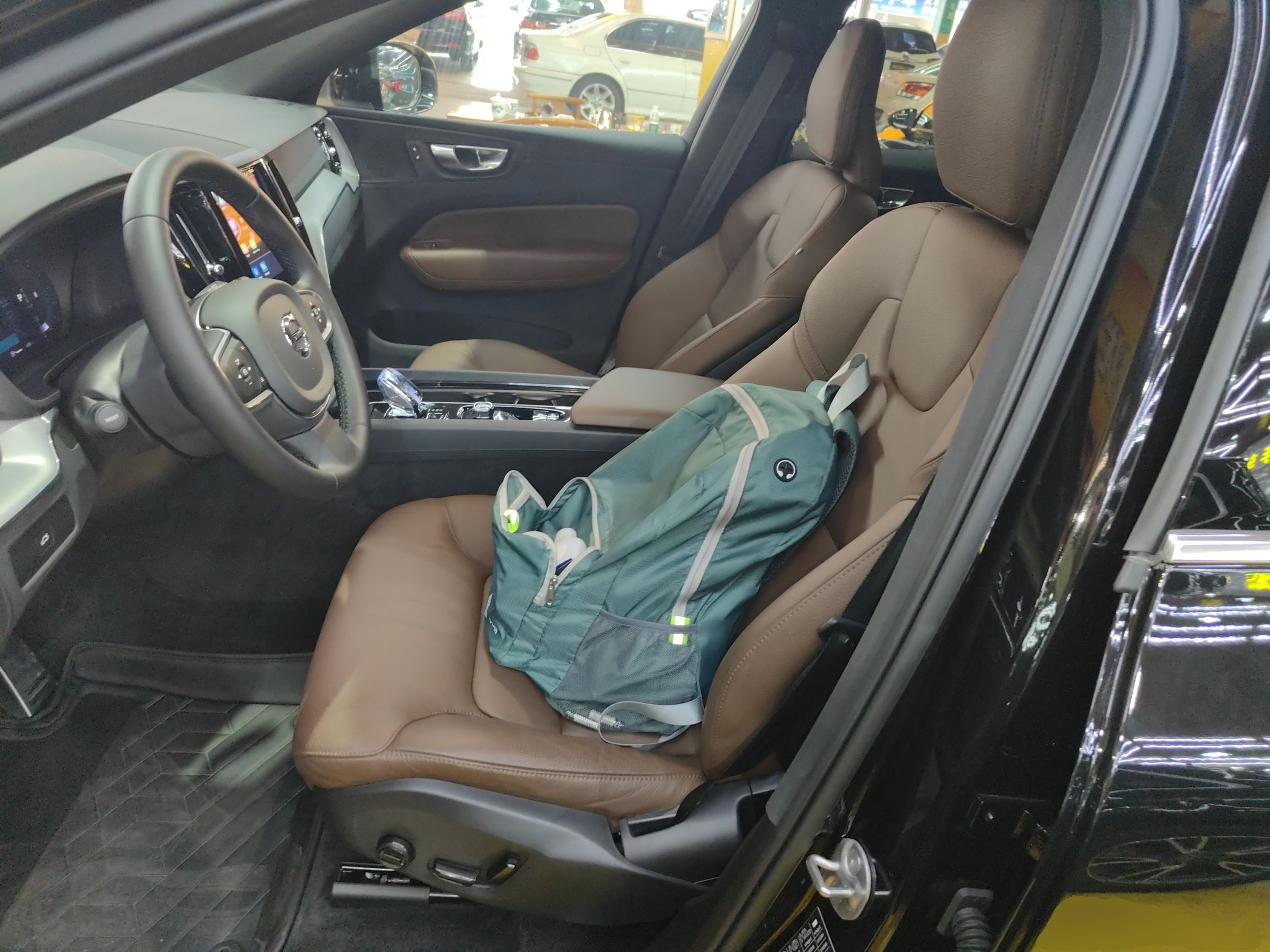 Переднее сиденье в автомобиле