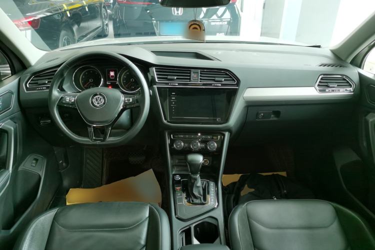 Used Volkswagen Tiguan L 2020 330TSI Automatic Two-Wheel Drive Smart Luxury Edition China VI Standard Center Console