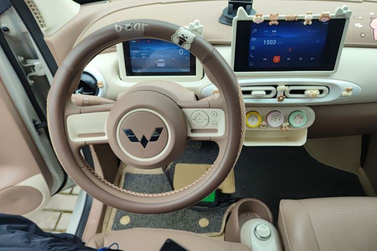 Used Wuling Hongguang MINIEV 2025 Four-Door Version Zhenxiang+ Edition Center Console