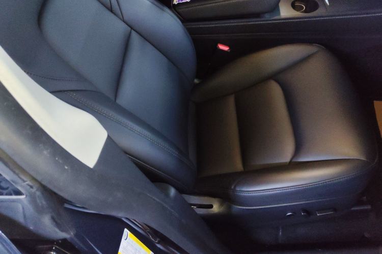 Used Tesla Model Y 2021 Long-Range All-Wheel-Drive Version Right Front Seat