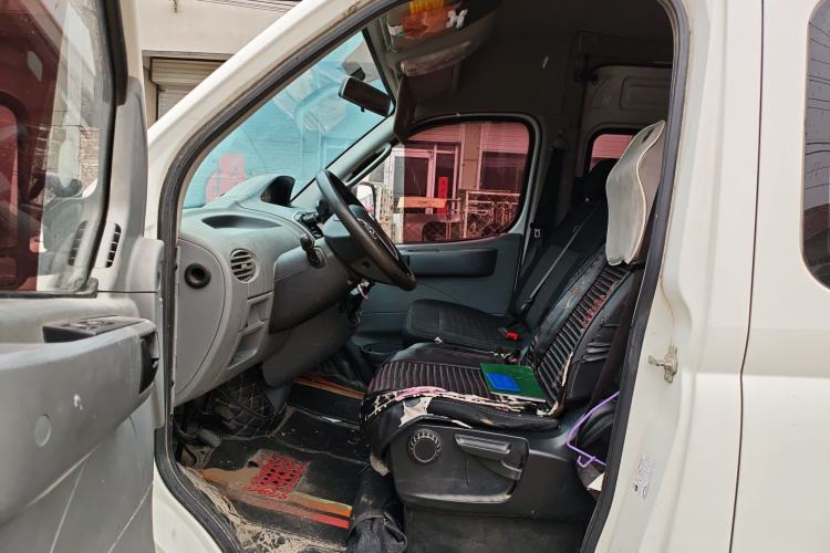 Used SAIC MAXUS Xintu V80 2019 2.5T Classic Version 6-Speed Manual – Aoyuntong Modified Long Wheelbase Mid-Height 7-Seater