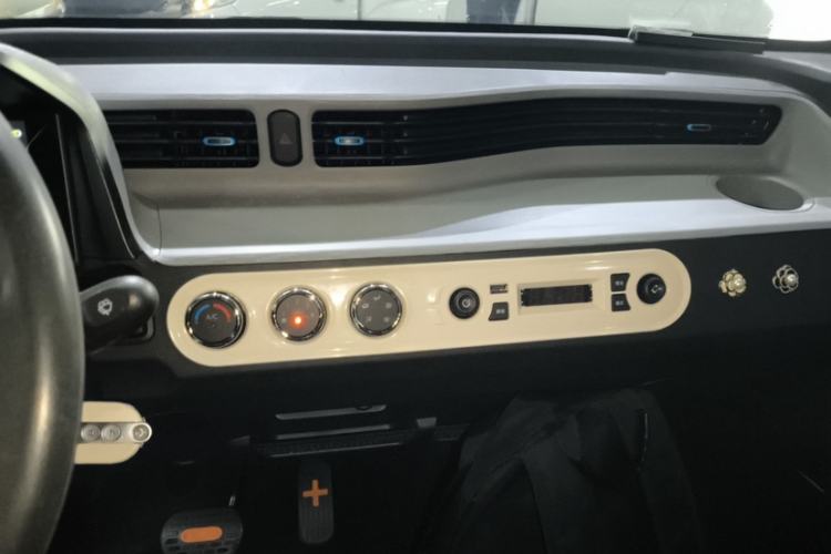 Used Wuling Hongguang MINIEV 2022 Zizai Version Lithium Iron Phosphate Interior 2