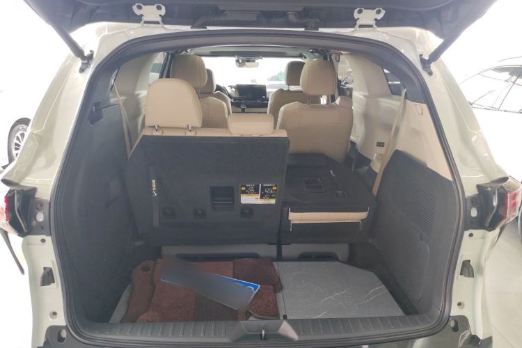 Used Toyota Granvia 2023 2.5L Hybrid Prestige PLUS Edition Trunk