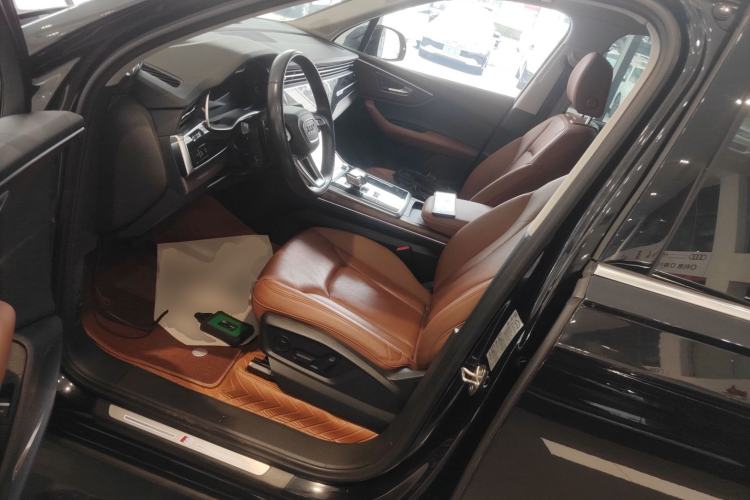 Used Audi Q7 2022 55 TFSI quattro S line Sport model
