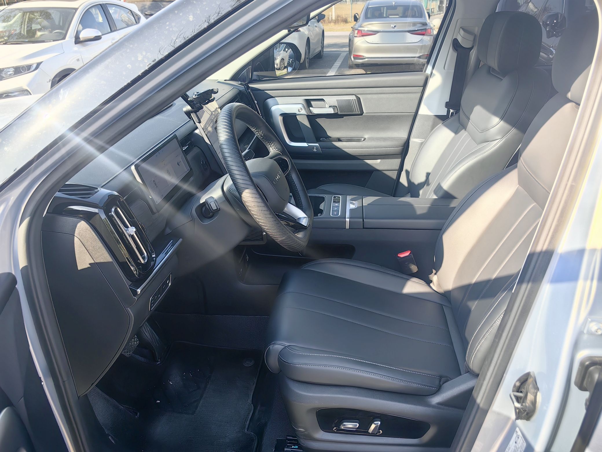 المقاعد الأمامية داخل السيارة