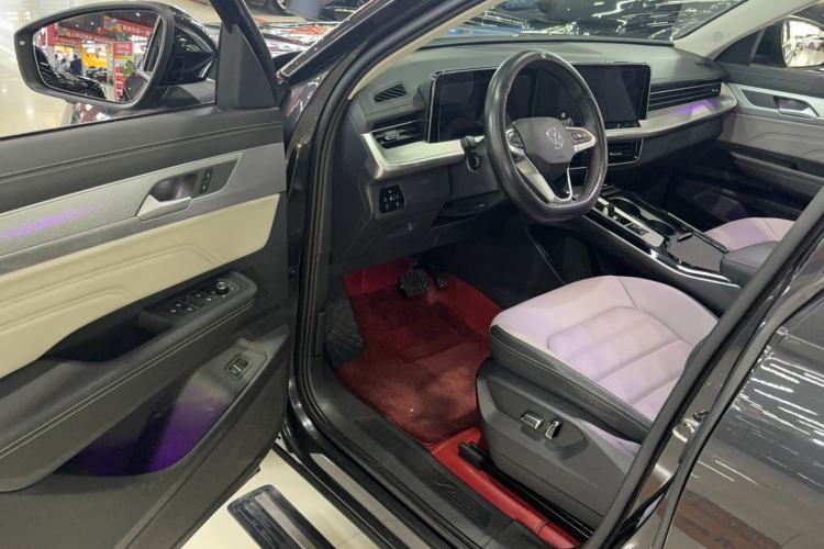 Used Volkswagen Tavendor 2023 330TSI Luxury Touring Edition Interior 5