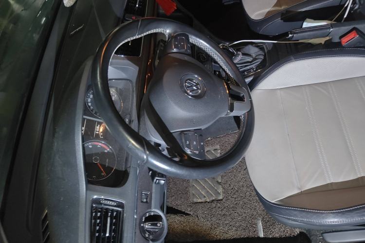 Used Volkswagen Cross Lavida 2014 1.6L Automatic Steering Wheel