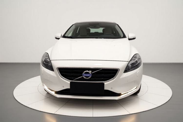 Used Volvo V40 2015 1.6T Zhiya Edition
