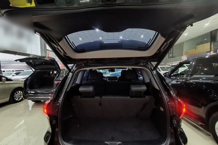 Used Toyota Highlander 2018 2.0T Four-Wheel Drive Prestige Version 7 Seats China V Emission Standard Trunk