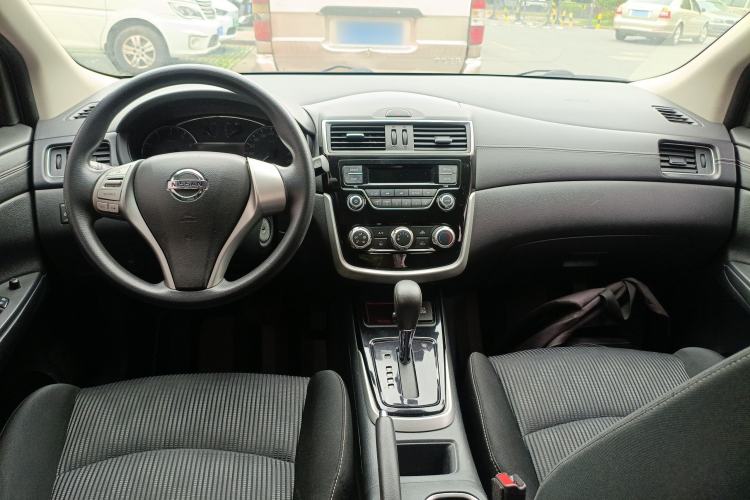 Used Nissan Tiida 2016 1.6L CVT Cool Dynamic Edition Center Console