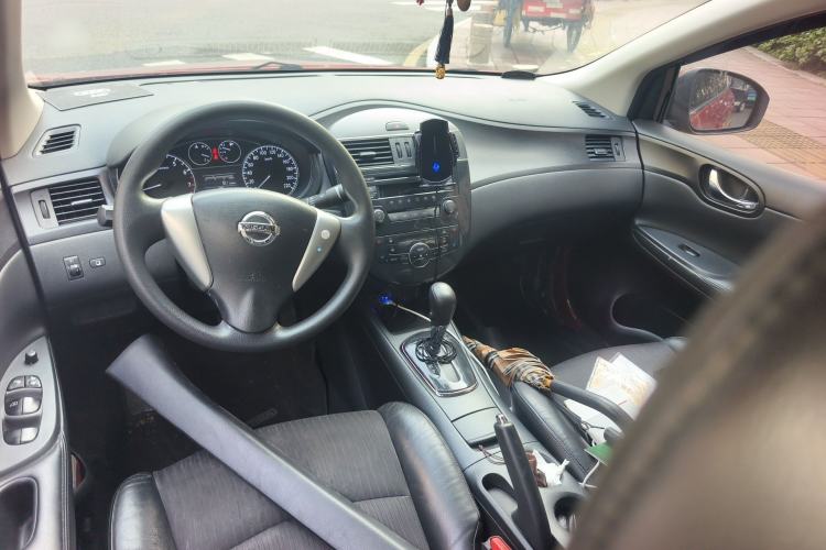 Used Nissan Tiida 2011 1.6L CVT Smart Version Center Console