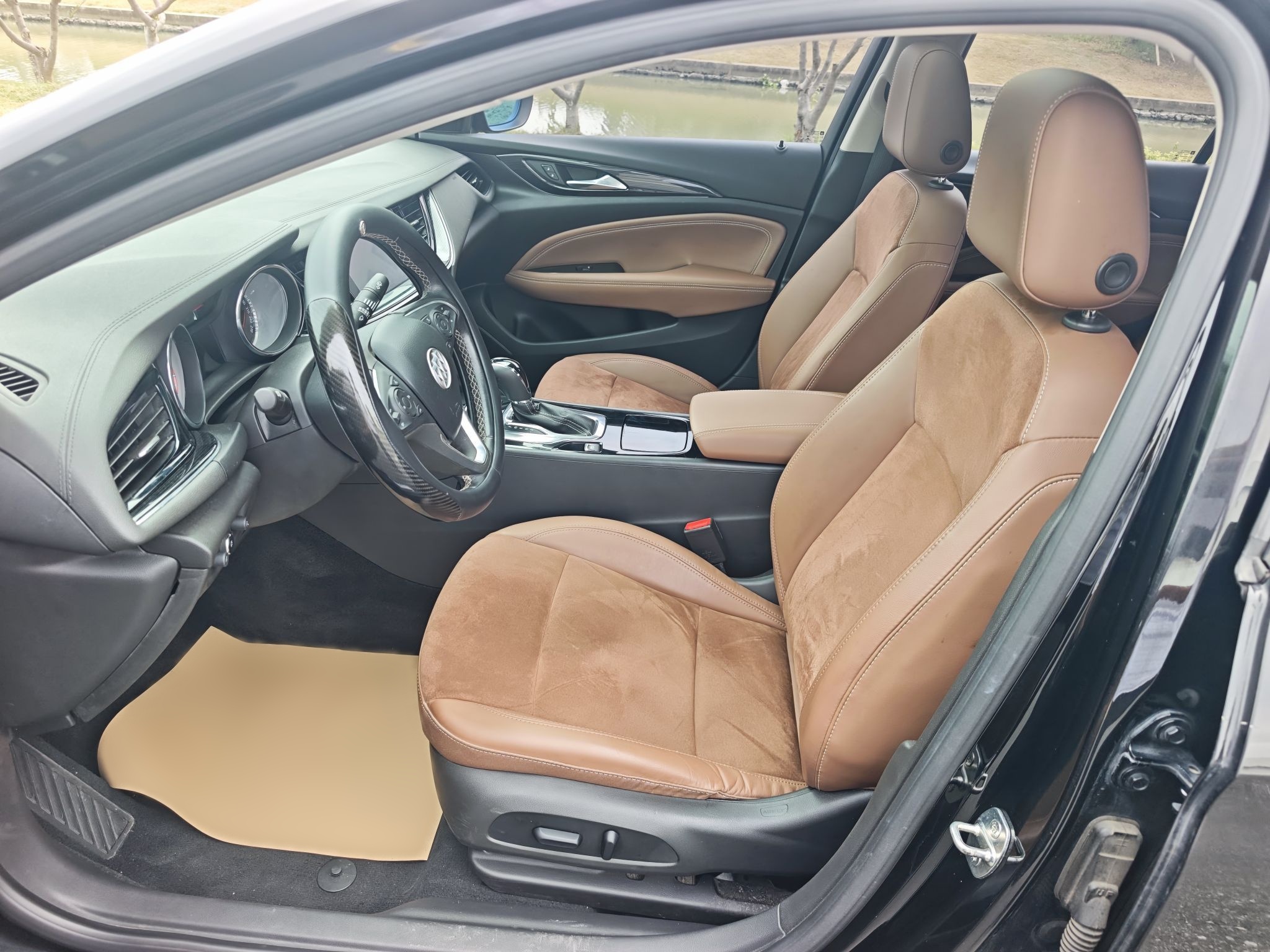 Vordere Reihe im Auto