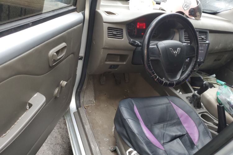 Used Wuling Rongguang V 2018 1.5L Practical Version

