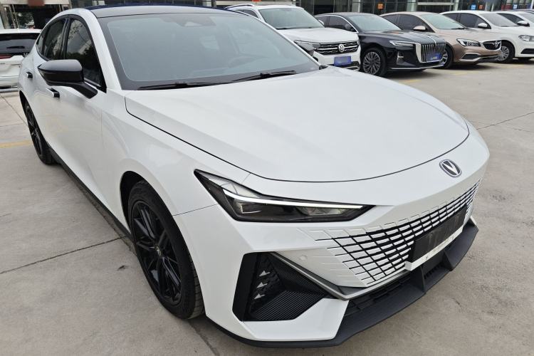 Used CHANGAN UNI-V 2023 1.5T Prestige Model Front Right 45 Deg