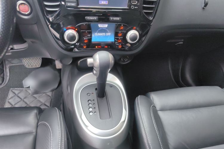 Used Infiniti ESQ 2014 1.6L Luxury Edition Gear Lever