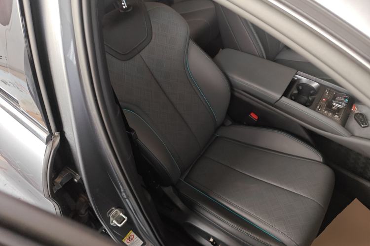 Used BYD Qin L 2025 DM-i Smart Drive 120KM Excellence Model
