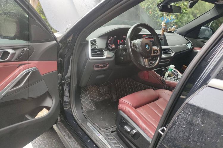 Used BMW X6 2022 xDrive30i M Sport Package Driver Seat