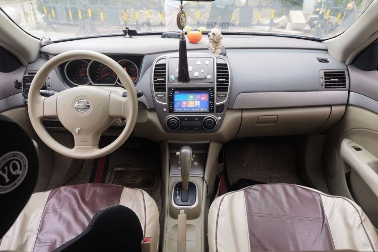 Used Nissan Sylphy 2012 Classic 1.6XE Automatic Comfort Edition Center Console