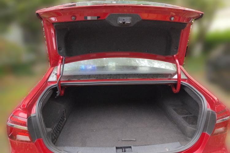 Used Roewe i6 New Energy 2017 45T Hybrid Connect & Smart Enjoyment Edition Trunk