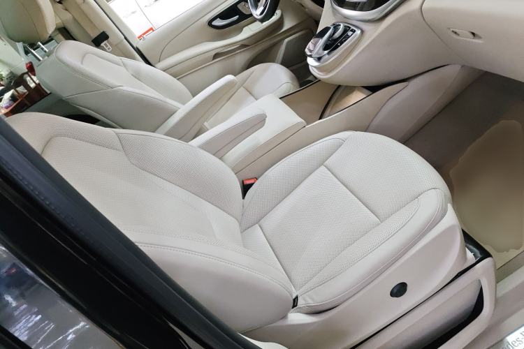 Used Mercedes-Benz V-Class 2017 V 260 Avantgarde Edition Right Front Seat