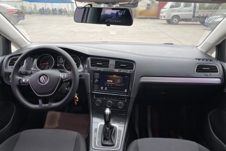 Used Volkswagen Golf 2019 200TSI DSG Comfort & Ambition Edition China VI Standard Interior 2